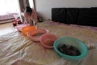 定西楼上漏水，住户失联，小区没物管，业主维权难！律师来支招……